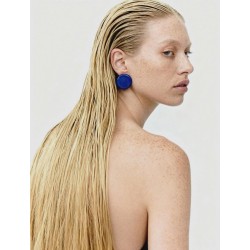 Pendientes asimétricos de cerámica azul Klein